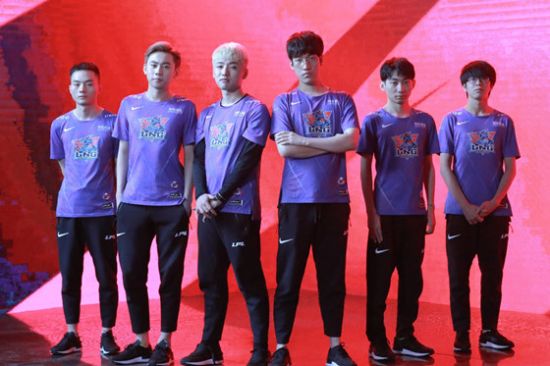 全新MOBA与肉鸽元素融合游戏黑纱掠袭开启Steam抢先体验